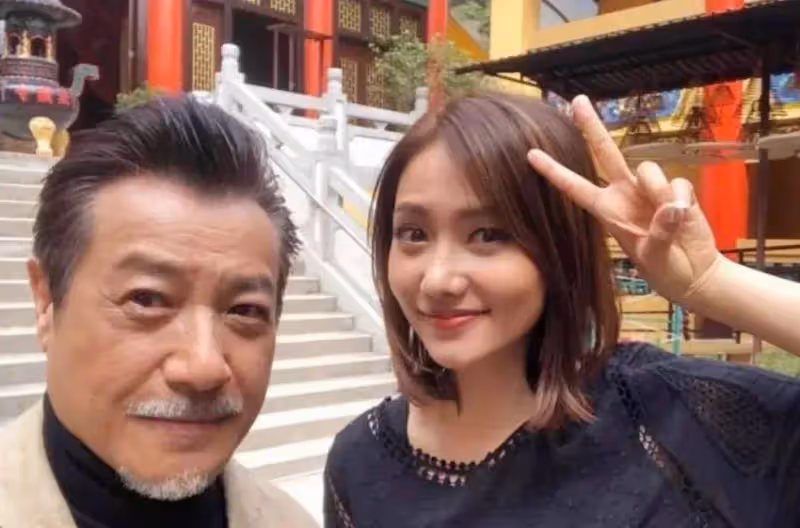 又一位TVB知名女星離巢,與內地小生是同學,曾因劇中與石修上演忘年戀而獲關注