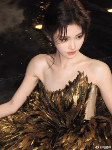 鞠婧禕GLASS出圖!性感靚麗不愧四千年一遇江南美女