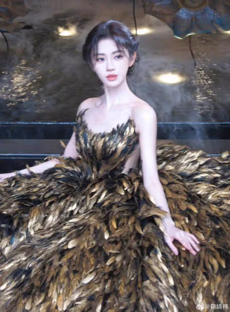 鞠婧禕GLASS出圖!性感靚麗不愧四千年一遇江南美女