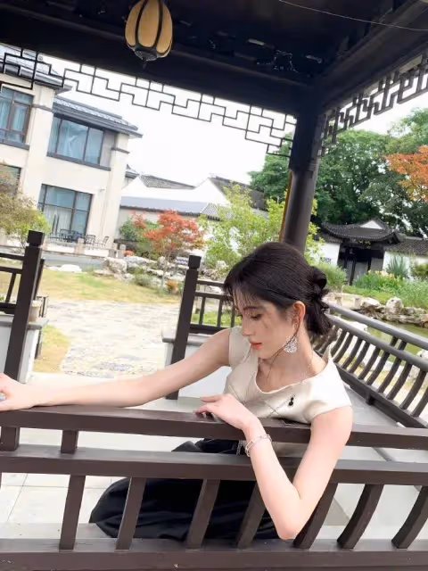 鞠婧禕GLASS出圖!性感靚麗不愧四千年一遇江南美女