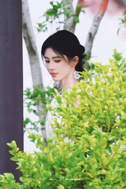 鞠婧禕GLASS出圖！性感靚麗不愧四千年一遇江南美女
