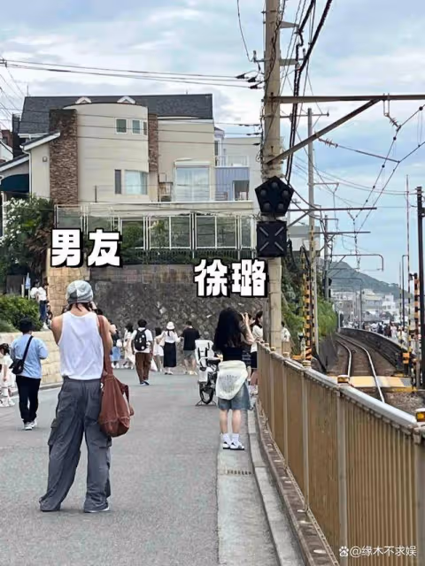 29歲徐璐新戀情曝光!和男友穿情侶裝出國旅遊,男方身份曝光!