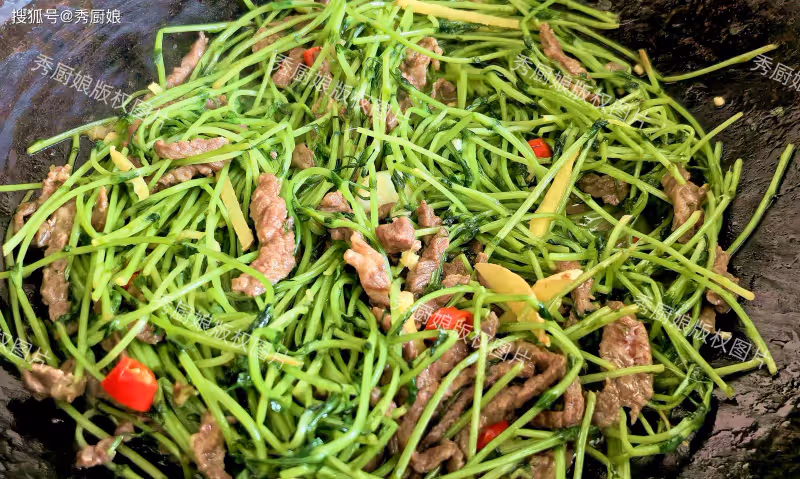 夏天這菜使勁吃,3塊一把的「菜中人參」,隨手一炒,營養又好吃