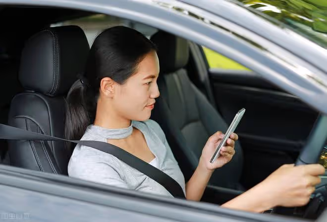 如今老百姓買車圖的是省油和保值,富人買車圖的只是喜歡