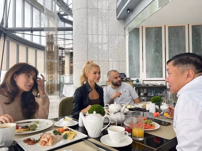 健身成億萬富豪,華爾街大佬當司機,奧地利王子陪玩,她什麼來頭