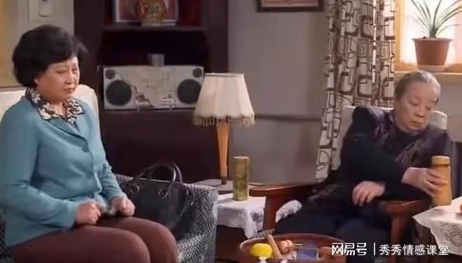 帶孫子5年卻被親家趕出家門,2個月後,兒媳卻主動跪地求饒