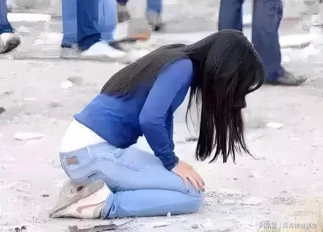 帶孫子5年卻被親家趕出家門,2個月後,兒媳卻主動跪地求饒