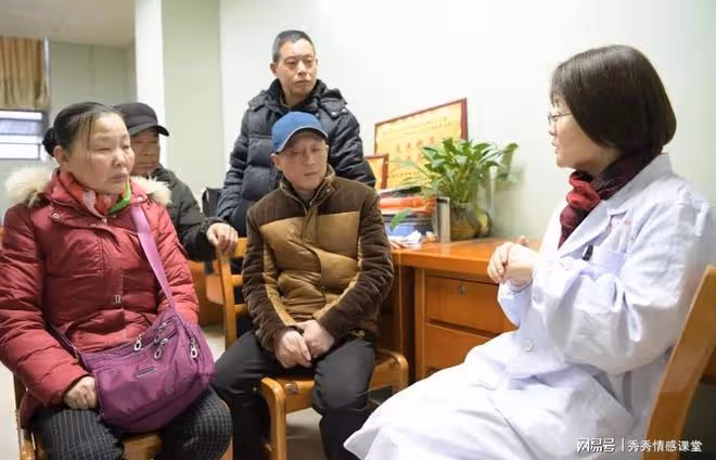 高二女生在操場產子,生父身份流出後,父母雙雙崩潰大哭