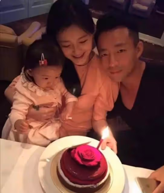 汪小菲談孩子再次發瘋,小梅全程貼心安慰
