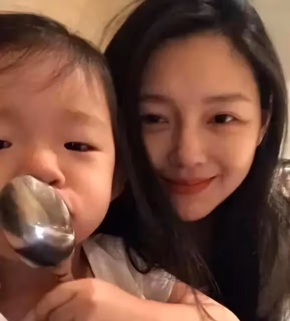 汪小菲談孩子再次發瘋,小梅全程貼心安慰
