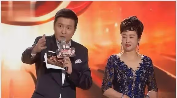 她是國家一級演員,會31國語言,當紅時被老公拋棄,晚年成女總裁