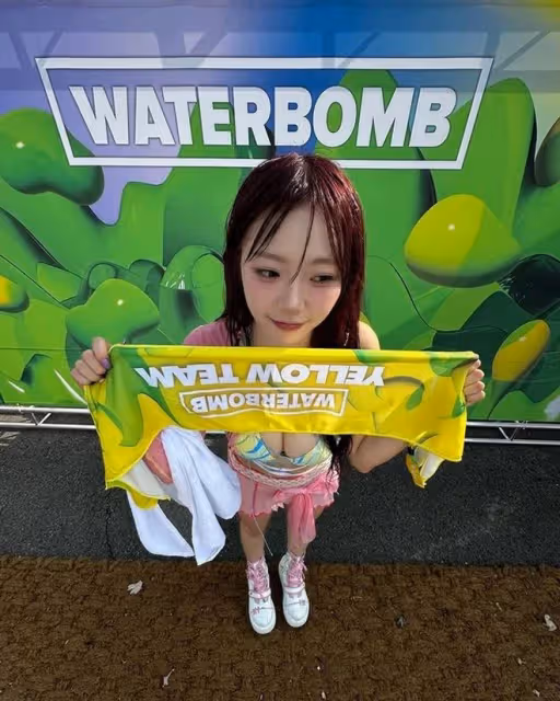 越露越多？韓女團開始流行比基尼性感風？！