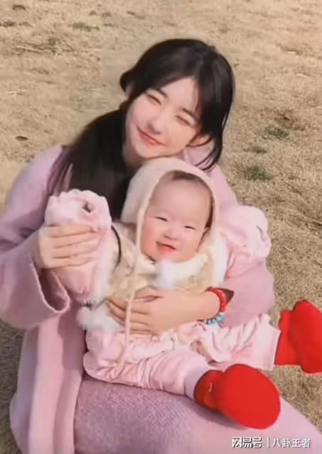 王思聰豪宅成網紅打卡點!21歲懶懶成功上位,孩子媽黃一鳴卻被罵哭