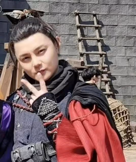 31歲黃景瑜演高中生,37歲張翰演大學生,明星扮嫩何時停?