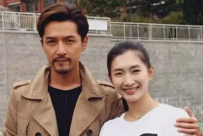 胡歌妻子首次公開露面,素顏難掩幸福,胡歌:和太太相處很融洽