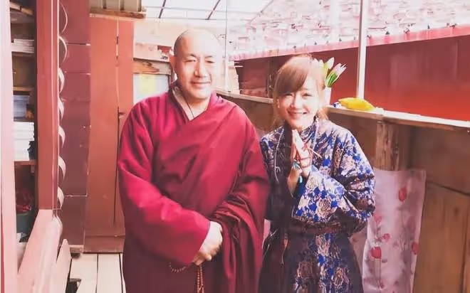 胡歌妻子首次公開露面,素顏難掩幸福,胡歌:和太太相處很融洽