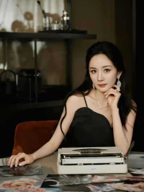 瓜主爆料電影《人魚》的女主是楊冪引熱議,楊冪對接火速闢謠