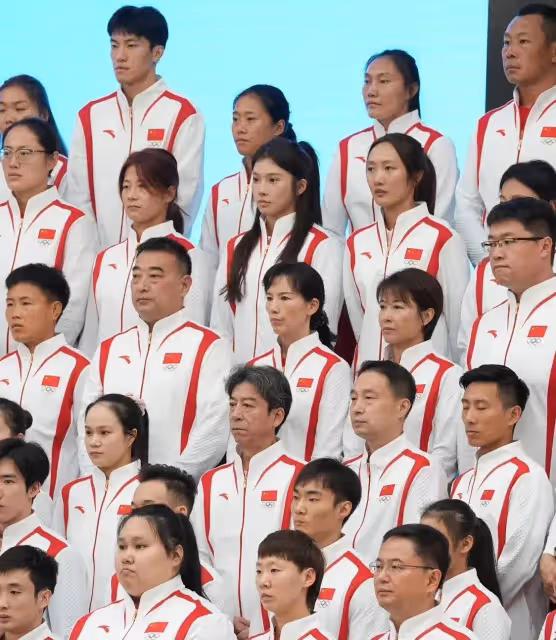 吳艷妮參加奧運動員大會,素顏現身依舊耐看,本人很可愛