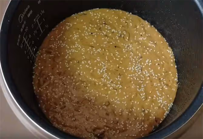 想吃紅棗糕不用買,筷子一攪,倒進電飯鍋,手不沾面,香甜鬆軟