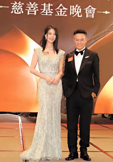 TVB新劇熱拍!視帝郭晉安發展父女戀,小花迷戀視後老公公開追星