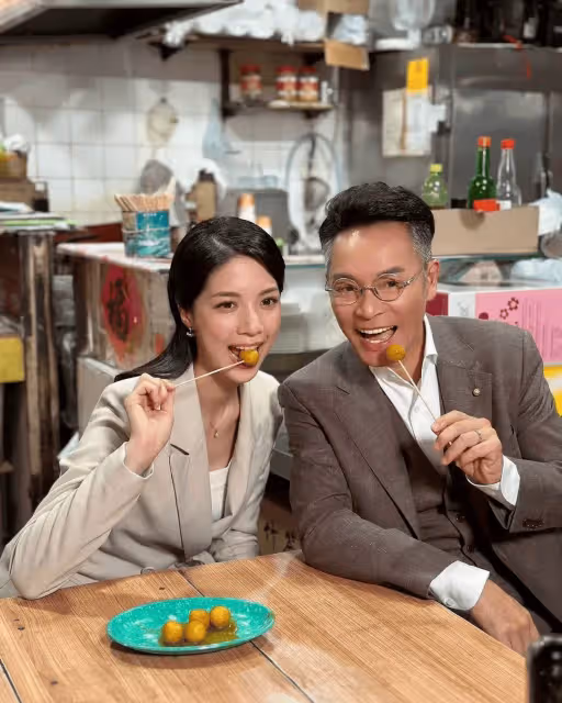 TVB新劇熱拍!視帝郭晉安發展父女戀,小花迷戀視後老公公開追星