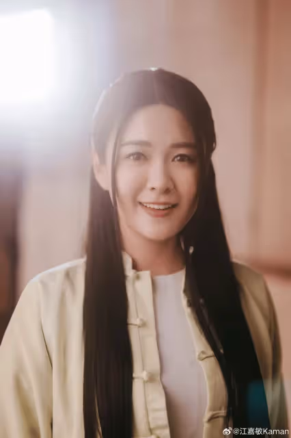 TVB新劇熱拍！視帝郭晉安發展父女戀，小花迷戀視後老公公開追星