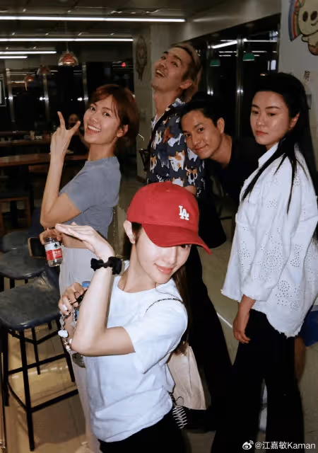 TVB新劇熱拍！視帝郭晉安發展父女戀，小花迷戀視後老公公開追星