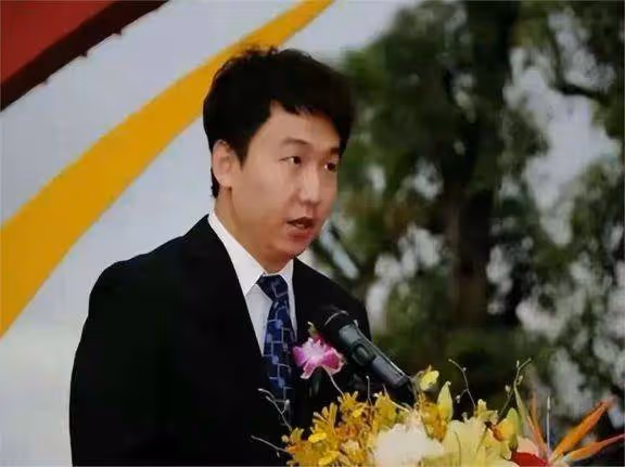 許家印風波再起!前妻丁玉梅追債10億,四年布局終亮劍!