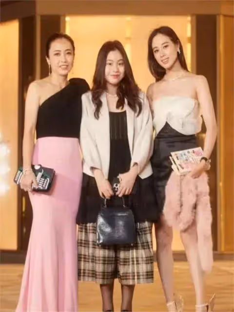 豪門叛逆?劉秀盈21歲追夢舞蹈,富爸不援手,自立門戶引關注!