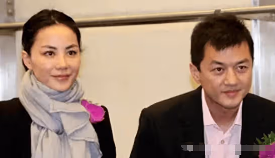 王菲離婚11年,李亞鵬50歲再婚生女,李嫣和同父異母的妹妹「同爹不同命」?