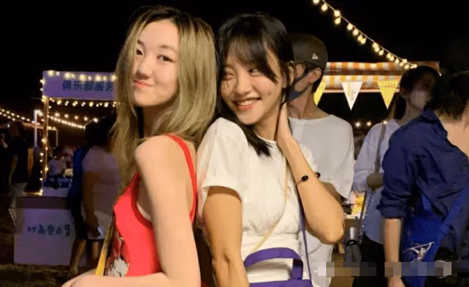 王菲離婚11年,李亞鵬50歲再婚生女,李嫣和同父異母的妹妹「同爹不同命」?