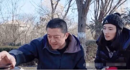 王菲離婚11年,李亞鵬50歲再婚生女,李嫣和同父異母的妹妹「同爹不同命」?