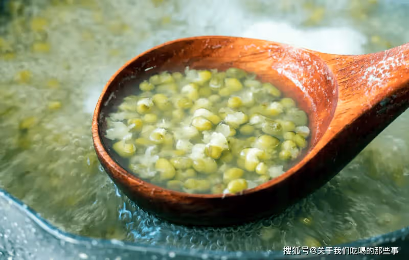 煮綠豆湯，干豆子不要直接煮，教您一招，10分鐘開花，軟爛又起沙