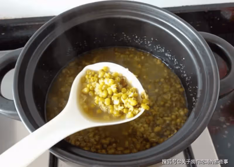 煮綠豆湯,干豆子不要直接煮,教您一招,10分鐘開花,軟爛又起沙