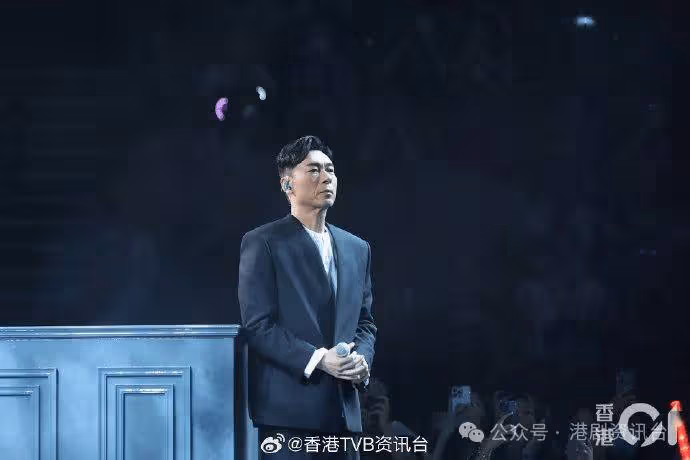 鄭秀文演唱會許志安擔任首場嘉賓!為粉絲支持感動落淚