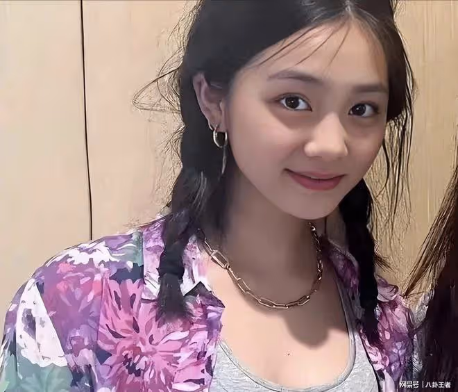 曝17歲黃多多性感照!上圍豐滿因胸大上熱搜,少女的身體髒了誰的眼