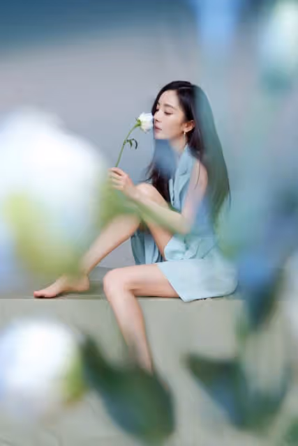 楊冪玩轉「國潮」，穿中國風裙也不忘秀腿，盡顯東方古典美