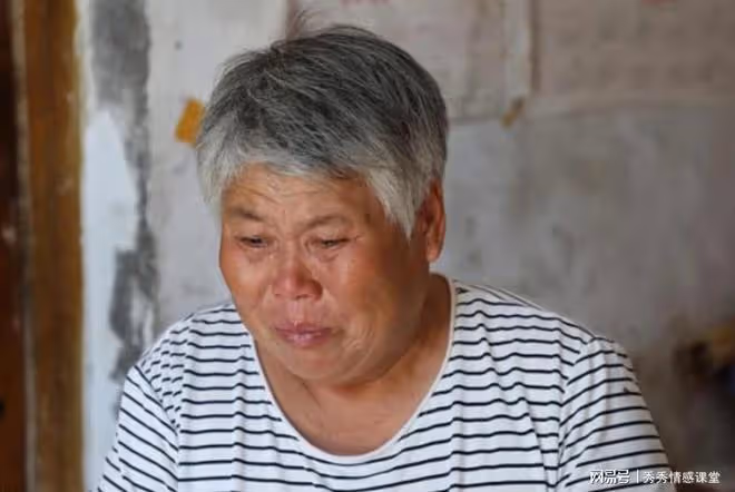 我把2套拆遷房全給小兒子,大兒子一家從此失聯,8年後我無家可歸