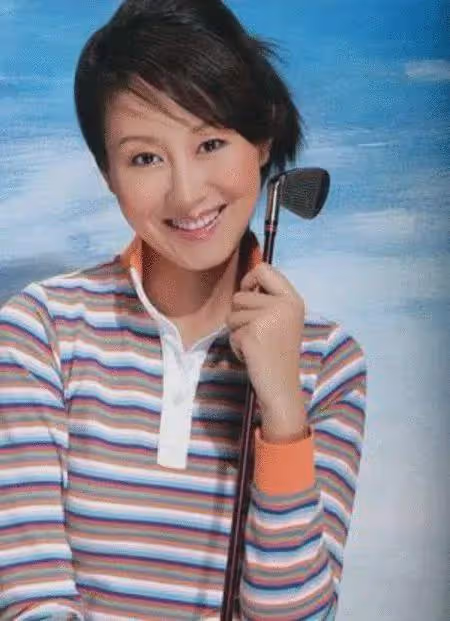 她一婚嫁老師,二婚嫁富二代,三婚嫁給歌星,如今50歲過得怎樣?