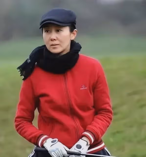 她一婚嫁老師,二婚嫁富二代,三婚嫁給歌星,如今50歲過得怎樣?