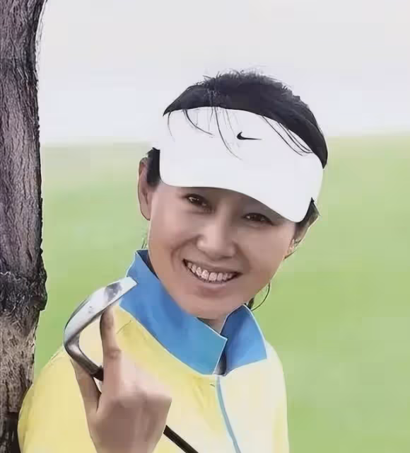 她一婚嫁老師,二婚嫁富二代,三婚嫁給歌星,如今50歲過得怎樣?