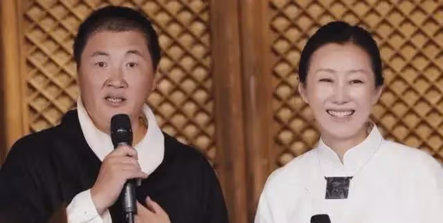 她一婚嫁老師,二婚嫁富二代,三婚嫁給歌星,如今50歲過得怎樣?