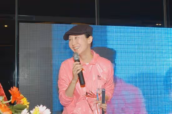 她一婚嫁老師,二婚嫁富二代,三婚嫁給歌星,如今50歲過得怎樣?