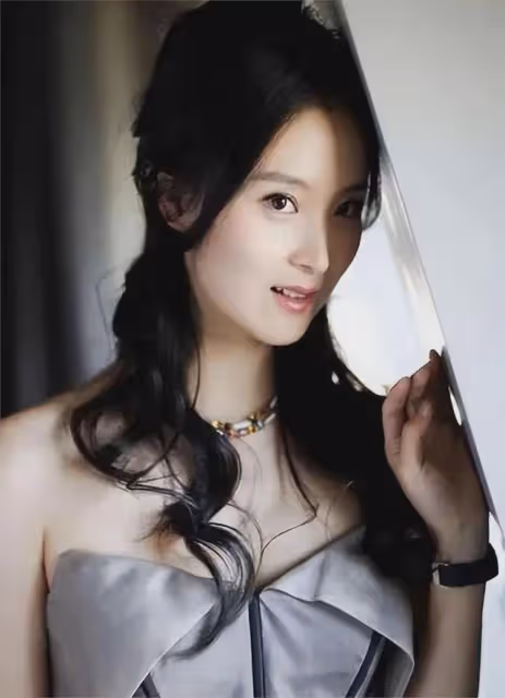 50歲「晴格格」王艷慘狀被揭露：15億豪宅沒了，貴婦人設坍塌？