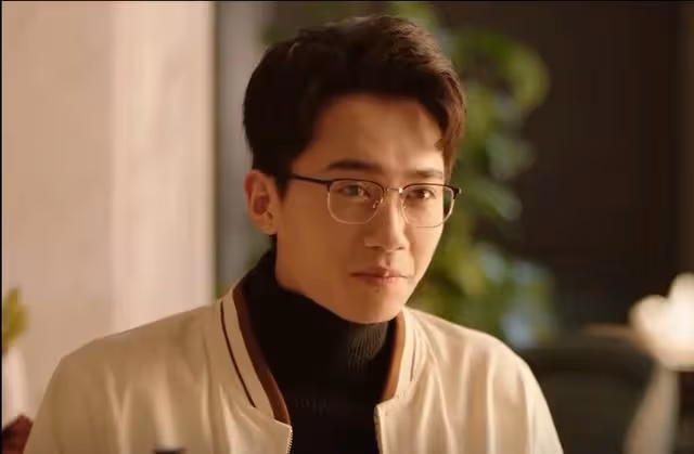 你比星光美麗:肖亦驍妻子上門,怒扇栗儷三巴掌,蘇之舟出面保護