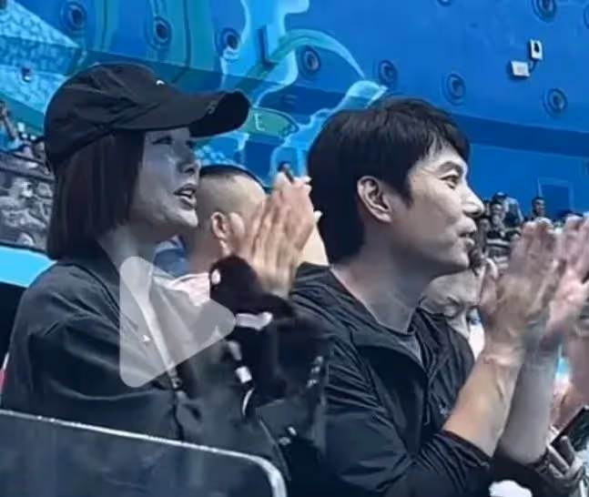 41歲發福鬆弛的蔣欣,打臉了多少「假凍齡」女神