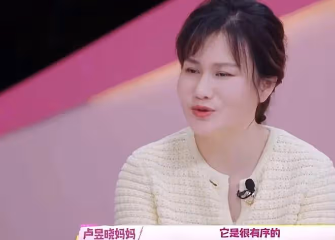 柳岩和媽媽參加節目,看到母女日常,才明白43歲柳岩為何不結婚