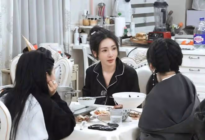 柳岩和媽媽參加節目，看到母女日常，才明白43歲柳岩為何不結婚