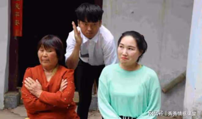 帶孫5年卻被趕出家門,我離開1個月後,兒子兒媳跪求我分拆遷款