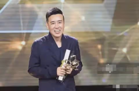 越老越帥的男星我只服這2位，憑實力振興叔圈，連褶子都魅力十足